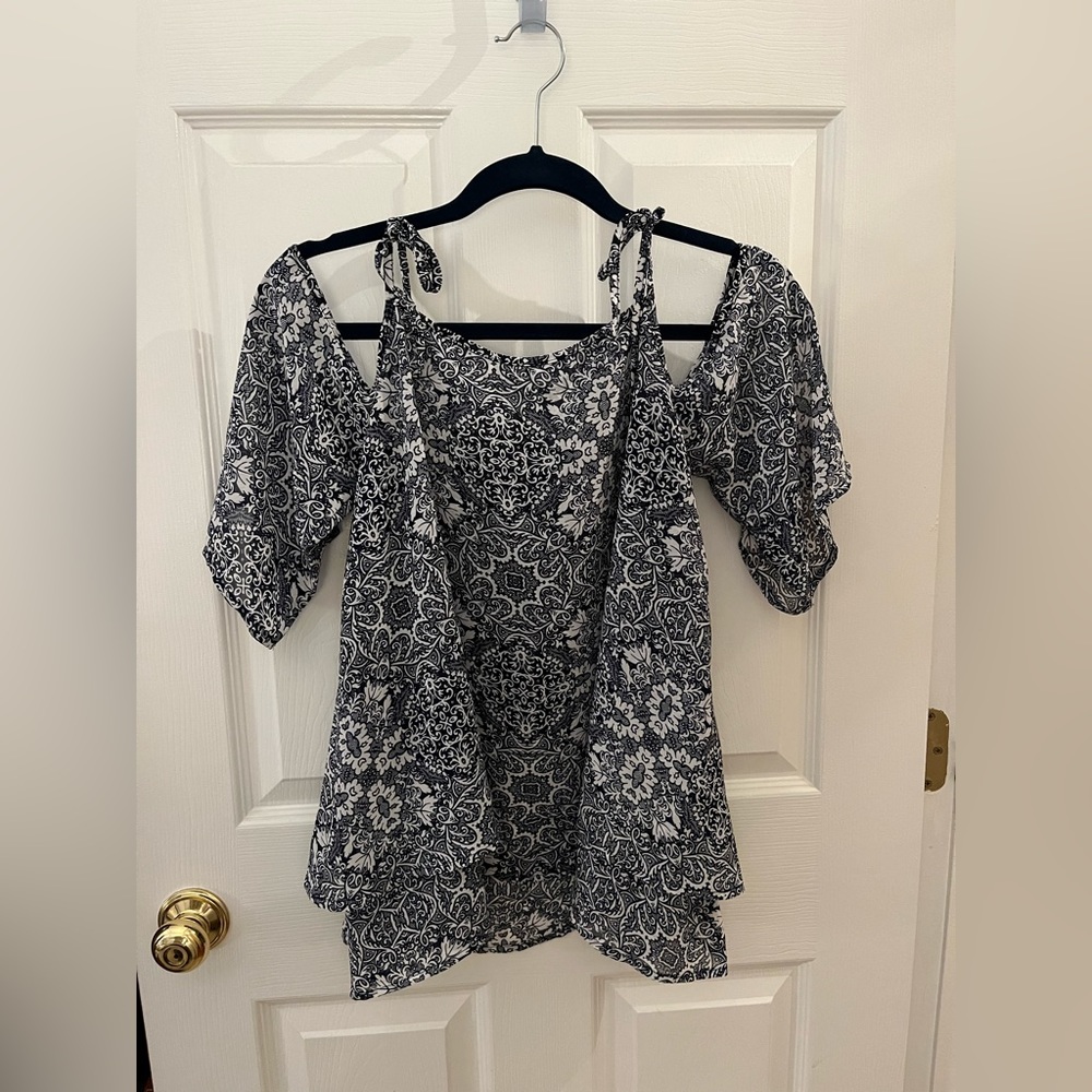 Like New: Xhilaration Off the shoulder flow blouse. SIZE: Small,